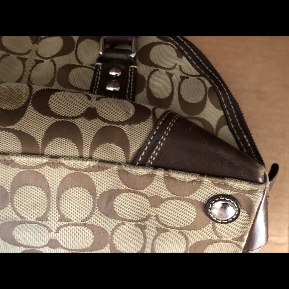 Coach Hampton signature satchel. Needs some TLC - Picture 10 of 15